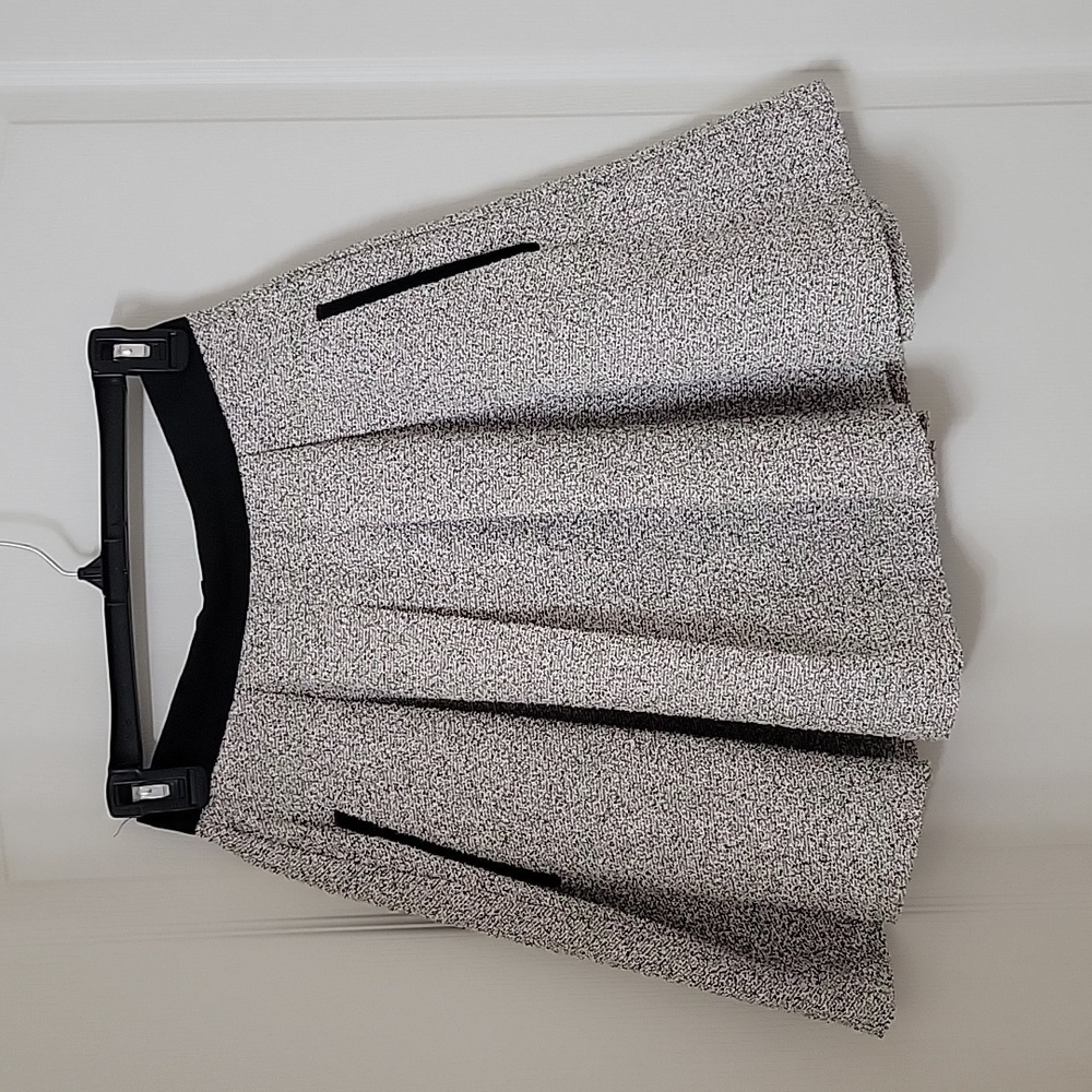 French Connection Size 4 Gray Tweed A Line/Full Mini Skirt w/Contrast Detail